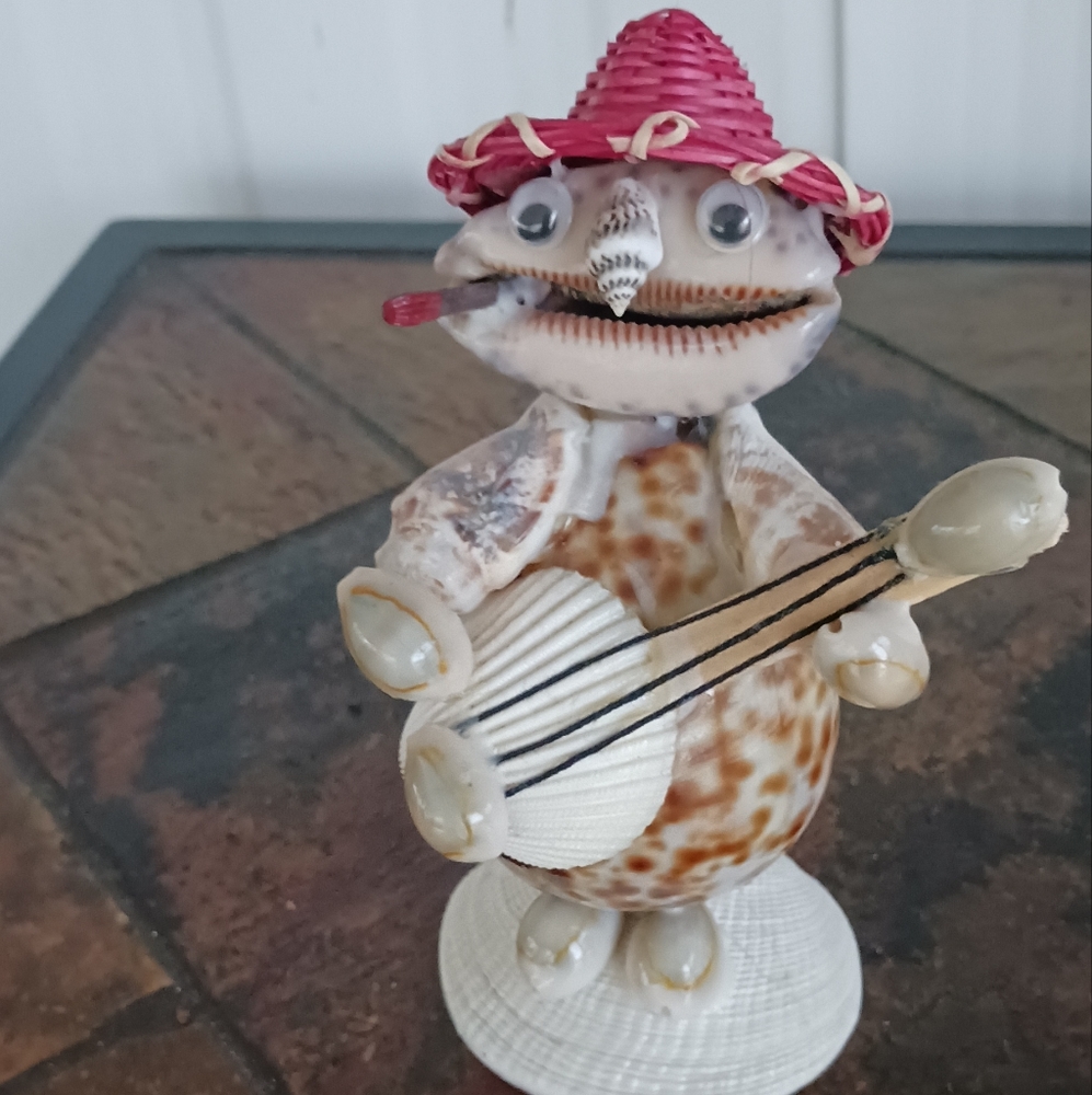 Sea shell banjo guy